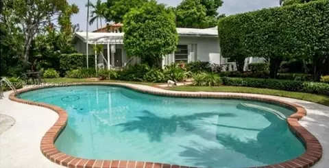 2421 NE 13th St, Fort Lauderdale, FL 33304