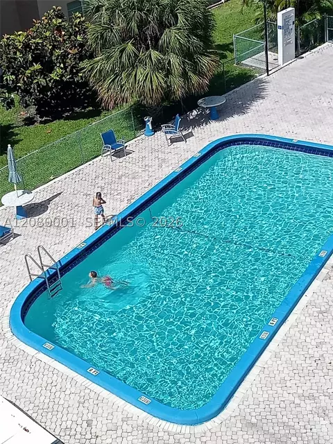 319 NE 14th Ave #604, Hallandale Beach, FL 33009