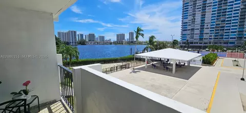 2780 NE 183rd St #212, Aventura, FL 33160