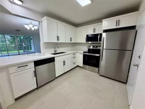 1101 NE 191st St #H101, Miami, FL 33179