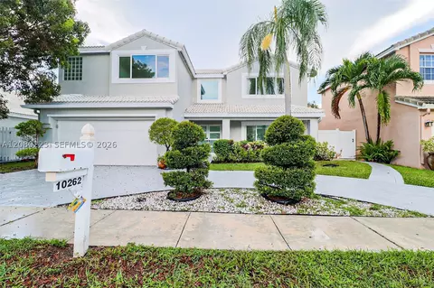 10262 SW 9th Ln, Pembroke Pines, FL 33025