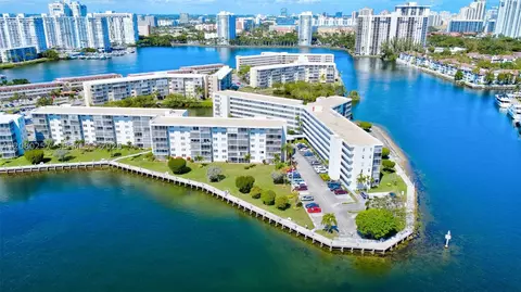 3030 Marcos Dr #T302, Aventura, FL 33160