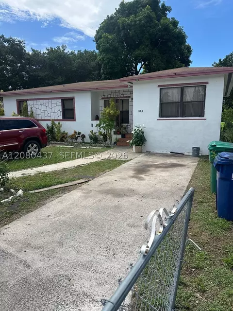 1500 NE 150th St, Miami, FL 33161