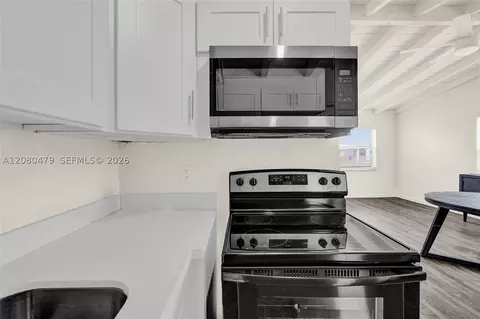 1843 Lauderdale Manor Dr, Fort Lauderdale, FL 33311