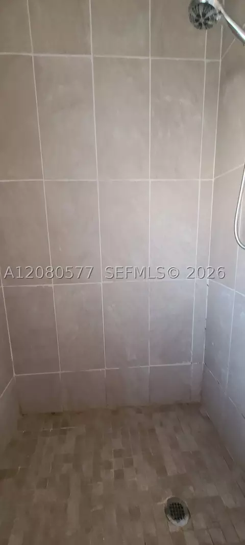 Bath - 36 W 37th St, Hialeah, FL 33012 photo 2 of 5
