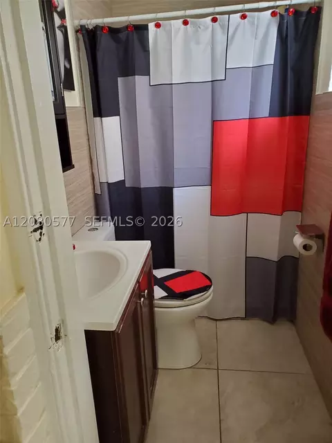 Bath - 36 W 37th St, Hialeah, FL 33012 photo 5 of 5