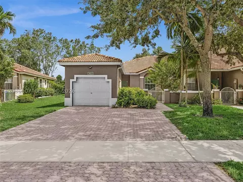 7420 S Aragon Blvd #1, Sunrise, FL 33313