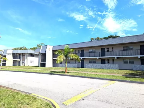 7925 Fairview Dr #201, Tamarac, FL 33321