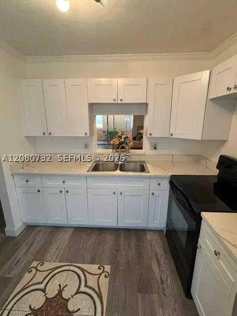 1000 NE 12th Ave #103, Hallandale Beach, FL 33009