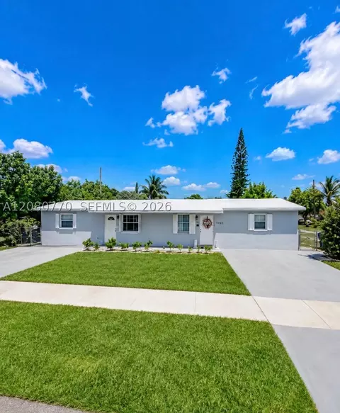 5901 Garfield St, Hollywood, FL 33021