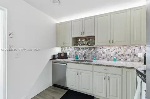 Kitchen - 70 SW Hideaway Pl, Stuart, FL 34994 photo 2 of 2