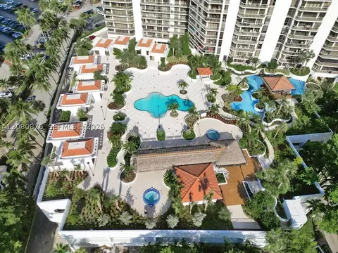 20281 E Country Club Dr #CAB3, Aventura, FL 33180