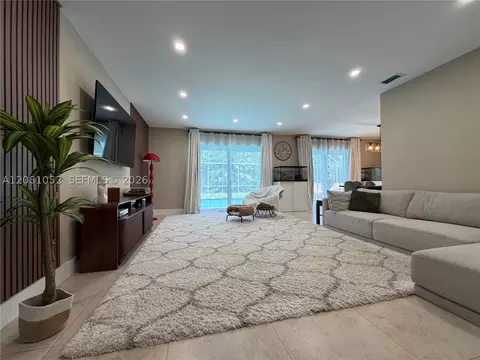 8203 NW 37th St, Coral Springs, FL 33065