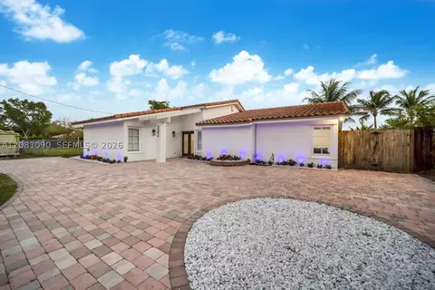 2286 NE 215th St, Miami, FL 33180