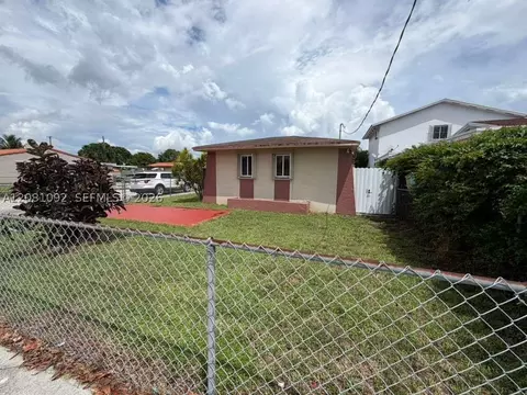 Exterior - 400 E 57th St, Hialeah, FL 33013 photo 2 of 4
