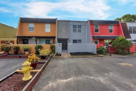 7402 NW 75th St, Tamarac, FL 33321