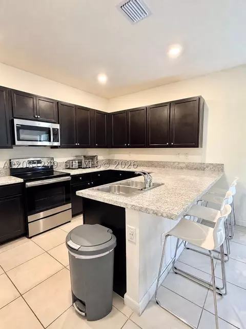 Kitchen - 3344 W 105th Ter, Hialeah, FL 33018 photo 1 of 3