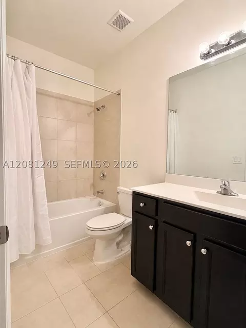 Bath - 3344 W 105th Ter, Hialeah, FL 33018 photo 2 of 2