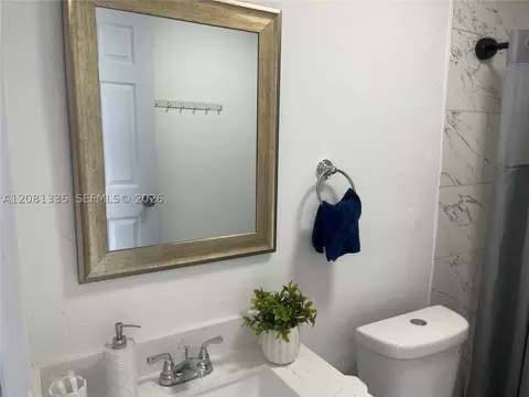 Bath - 4901 NW 177th St, Miami Gardens, FL 33055 photo 5 of 10