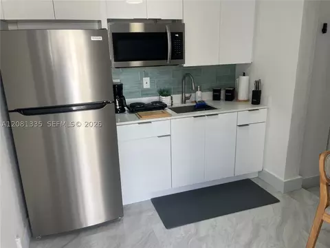 Kitchen - 4901 NW 177th St, Miami Gardens, FL 33055 photo 6 of 10