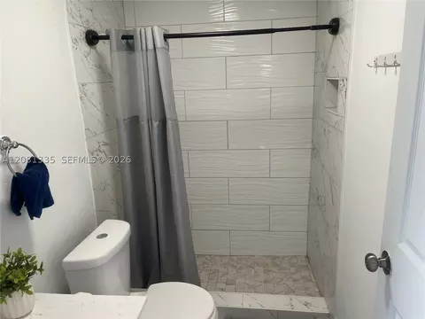 Bath - 4901 NW 177th St, Miami Gardens, FL 33055 photo 7 of 10