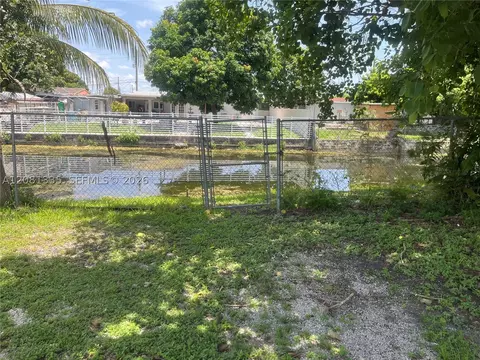 Exterior - 4901 NW 177th St, Miami Gardens, FL 33055 photo 6 of 6