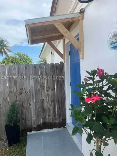 Exterior - 4901 NW 177th St, Miami Gardens, FL 33055 photo 4 of 6