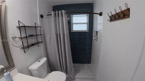 Bath - 4901 NW 177th St, Miami Gardens, FL 33055 photo 9 of 10
