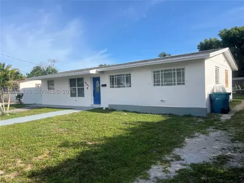 Exterior - 4901 NW 177th St, Miami Gardens, FL 33055 photo 3 of 6