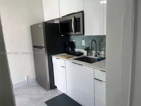 Kitchen - 4901 NW 177th St, Miami Gardens, FL 33055 photo 7 of 10