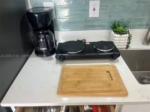 Kitchen - 4901 NW 177th St, Miami Gardens, FL 33055 photo 8 of 10