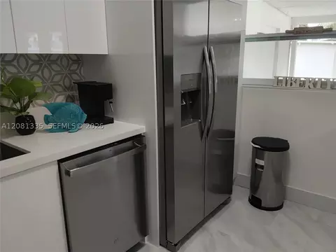 Kitchen - 4901 NW 177th St, Miami Gardens, FL 33055 photo 3 of 10