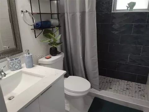 Bath - 4901 NW 177th St, Miami Gardens, FL 33055 photo 2 of 10