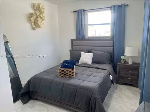 Bedroom - 4901 NW 177th St, Miami Gardens, FL 33055 photo 4 of 14