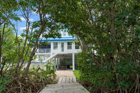 Exterior - 350 Hazel St, Key Largo, FL 33037 photo 2 of 8