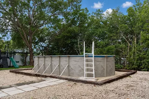 Exterior - 350 Hazel St, Key Largo, FL 33037 photo 4 of 8