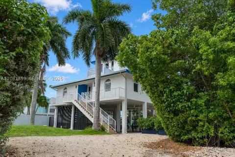 Exterior - 350 Hazel St, Key Largo, FL 33037 photo 1 of 8
