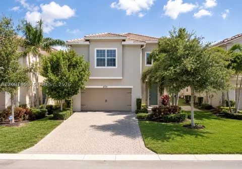 4729 Greenway Dr, Hollywood, FL 33021