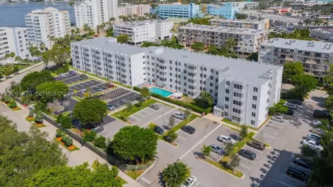 250 180th Dr #158, Sunny Isles Beach, FL 33160