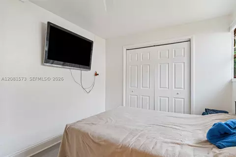Bedroom - 985 SE 2nd Pl, Hialeah, FL 33010 photo 7 of 7