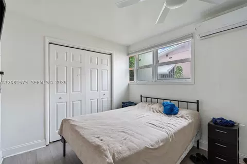 Bedroom - 985 SE 2nd Pl, Hialeah, FL 33010 photo 6 of 7