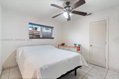 Bedroom - 985 SE 2nd Pl, Hialeah, FL 33010 photo 2 of 7