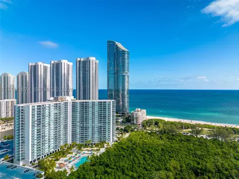 100 Bayview Dr #1428, Sunny Isles Beach, FL 33160