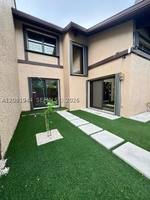 1840 Bayberry Dr, Pembroke Pines, FL 33024