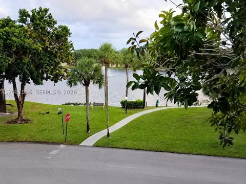 301 Cambridge Rd #306, Hollywood, FL 33024