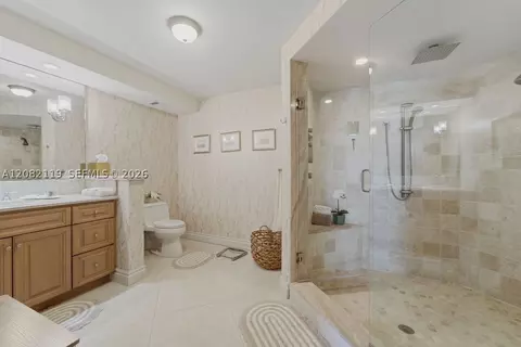 Bath - 19670 Beach Rd #PHB4, Tequesta, FL 33469 photo 2 of 7