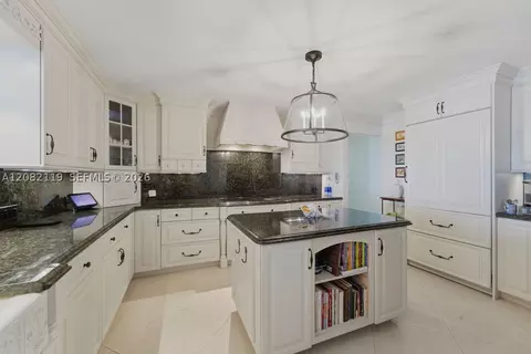 Kitchen - 19670 Beach Rd #PHB4, Tequesta, FL 33469 photo 2 of 5
