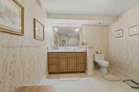 Bath - 19670 Beach Rd #PHB4, Tequesta, FL 33469 photo 3 of 7