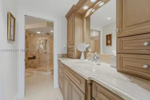 Bath - 19670 Beach Rd #PHB4, Tequesta, FL 33469 photo 1 of 7