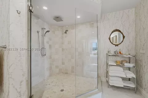 Bath - 19670 Beach Rd #PHB4, Tequesta, FL 33469 photo 4 of 7
